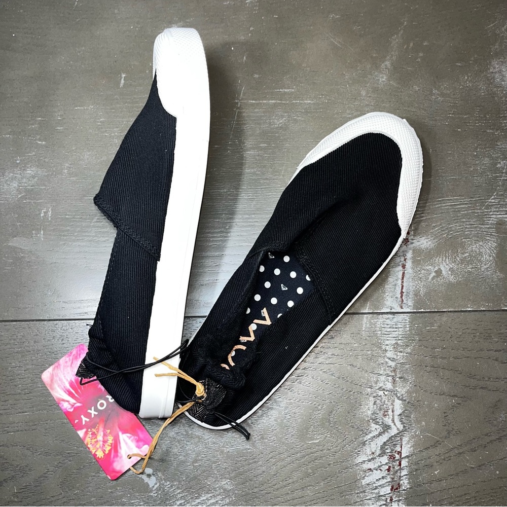 Roxy Black White Slip On Casual Shoes NWT Ladies US 8 Canvas - Picture 2 of 6